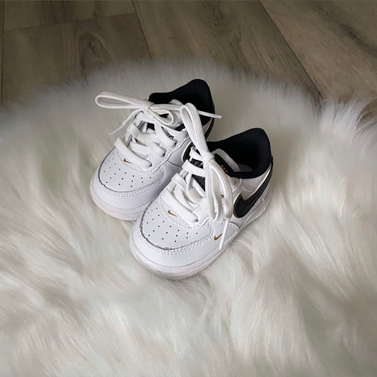 Nike Black/Gold Air Force 1 Trainers - 2.5