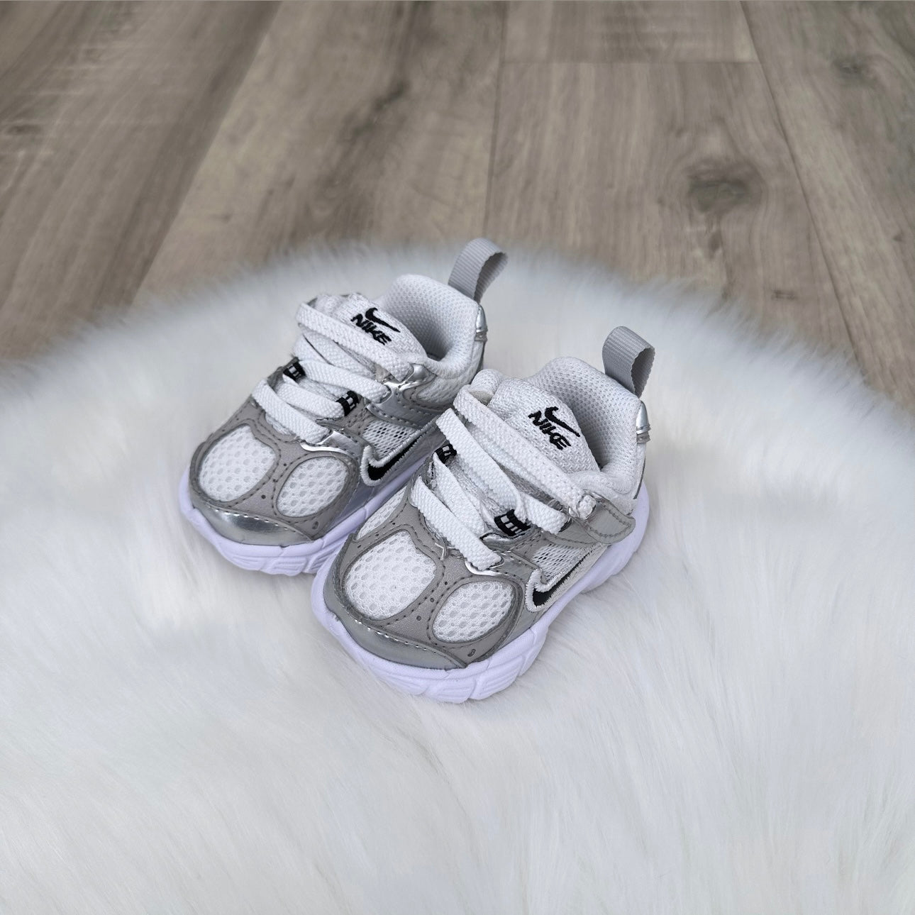 Nike V5 Boys Trainers - 1.5 UK