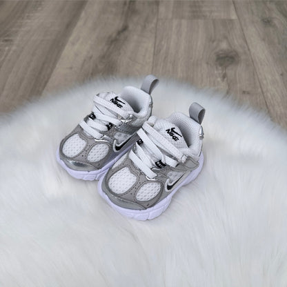 Nike V5 Boys Trainers - 1.5 UK
