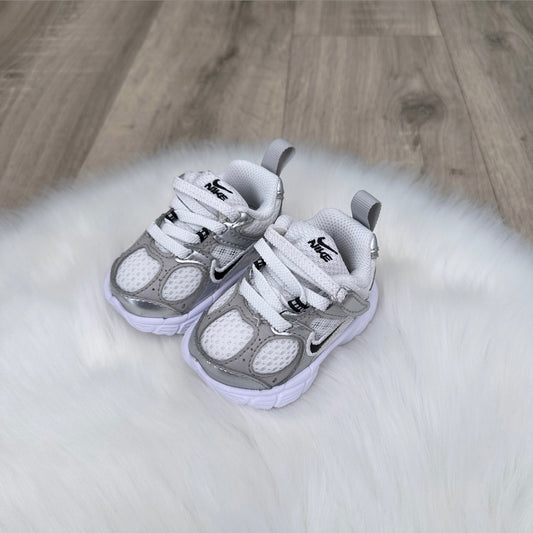 Nike V5 Boys Trainers - 1.5 UK