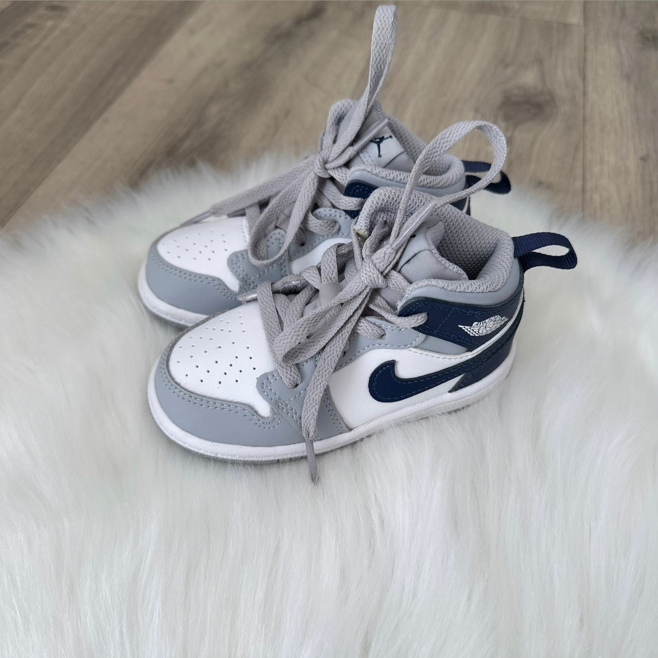 Jordan 1 ‘Wolf Grey Midnight Navy’ Boys Trainers - UK 6.5