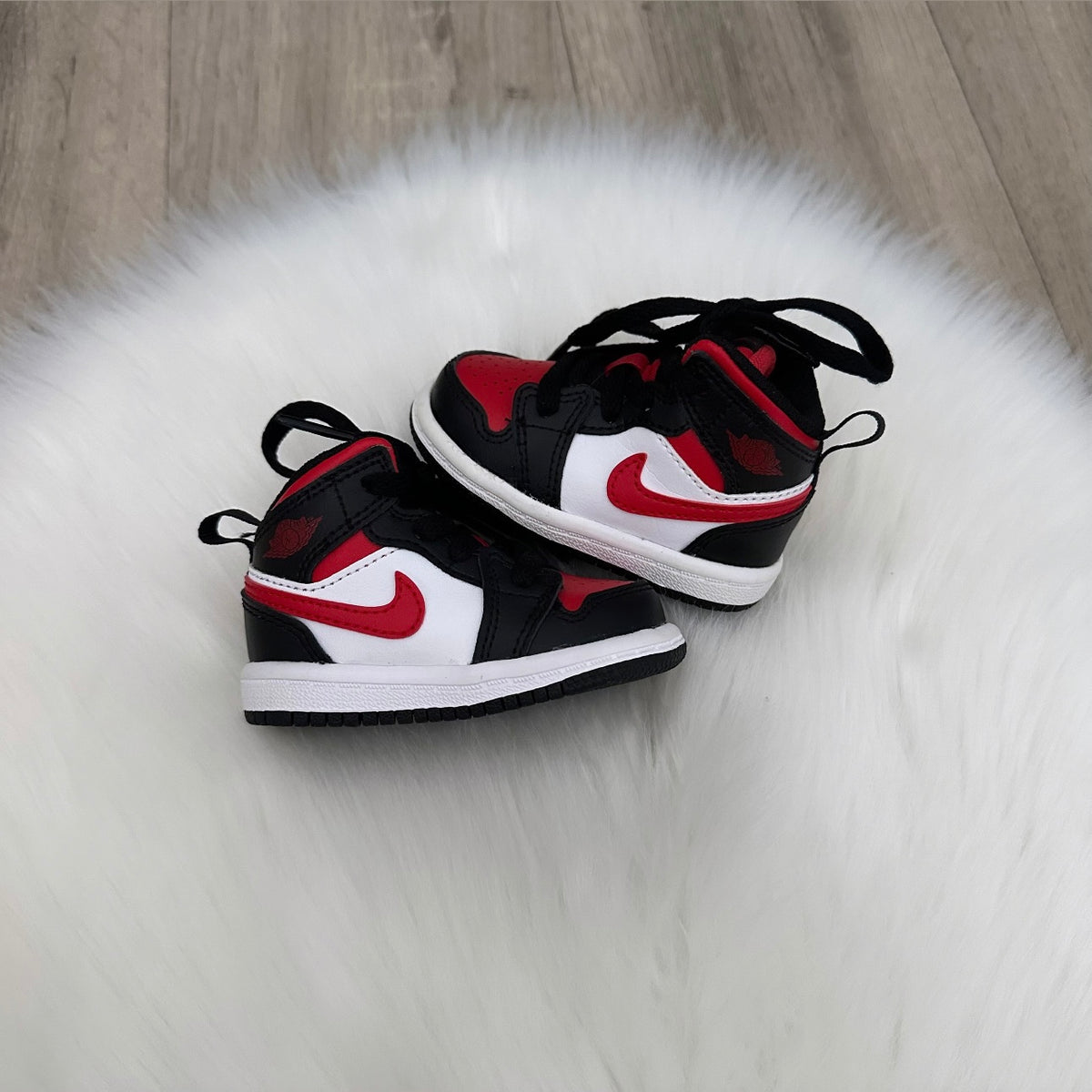 Jordan 1 ‘Black Fire Red’ Boys Trainers - 2.5 UK