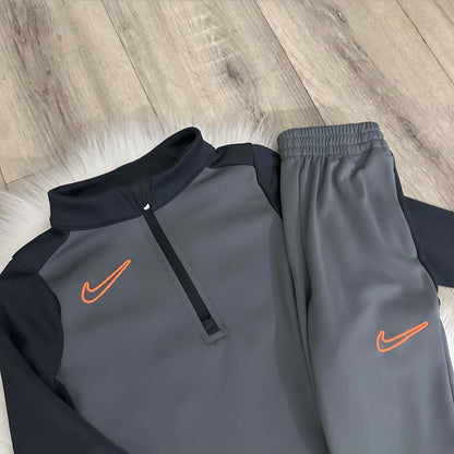 Nike Boys Tracksuit Set - 12/18 months
