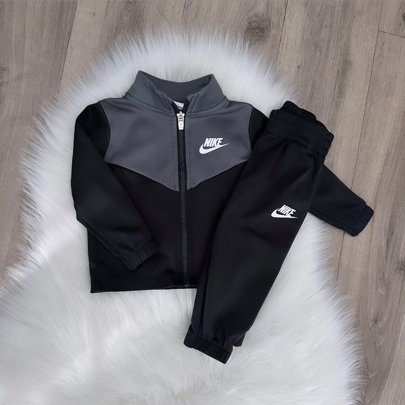 Nike Boys Tracksuit - 12M