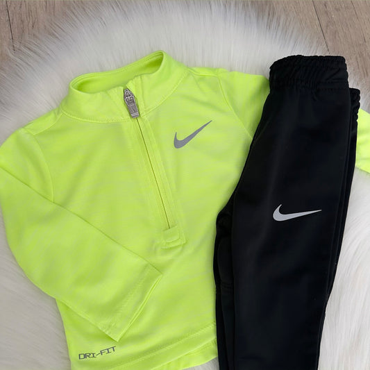 Nike Boys Tracksuit - 0/3 months
