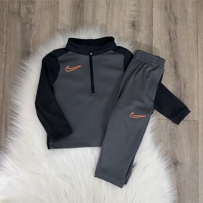 Nike Boys Tracksuit Set - 12/18 months