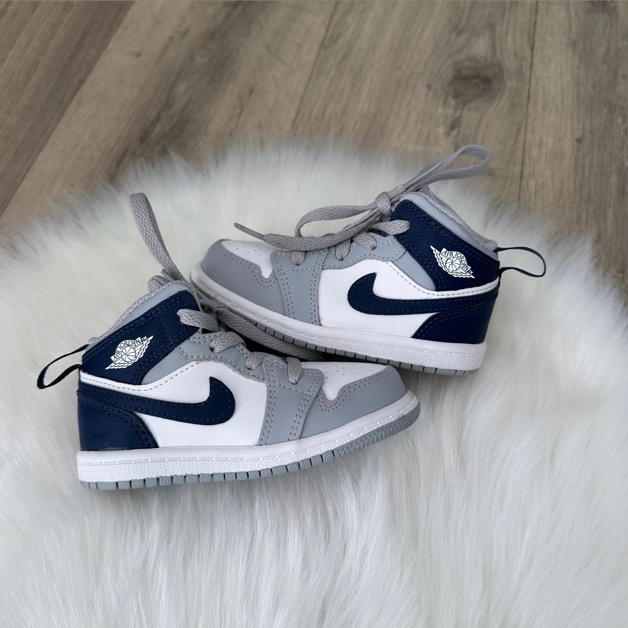 Jordan 1 ‘Wolf Grey Midnight Navy’ Boys Trainers - UK 6.5