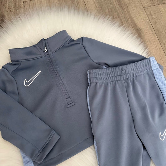 Nike Boys Tracksuit - 0/3 months