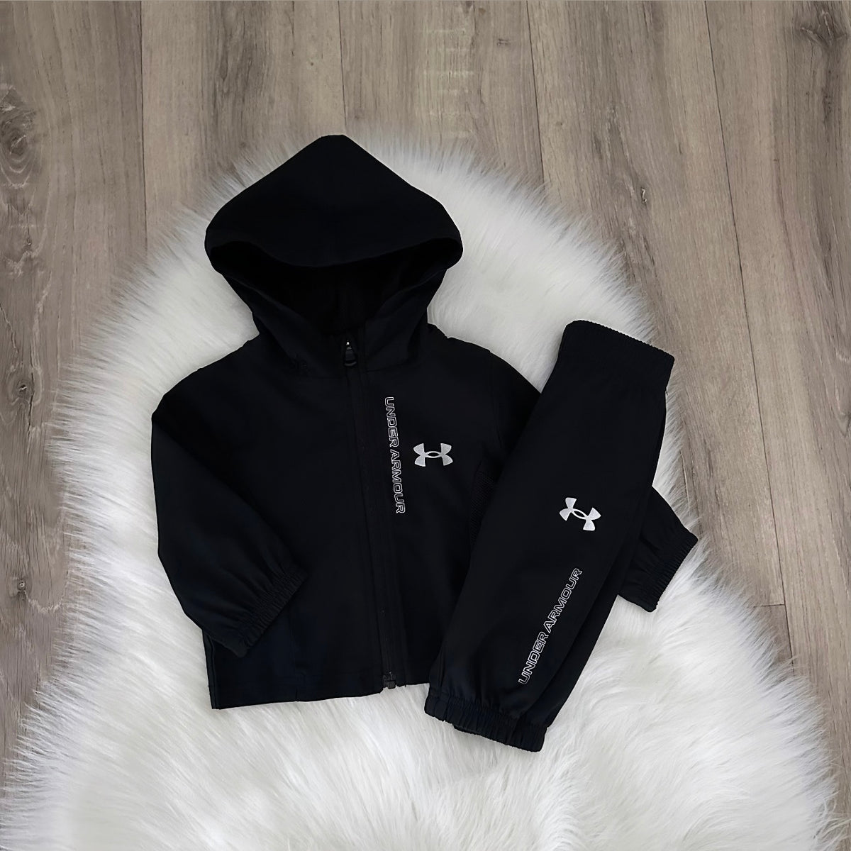 Under Armour Boys Tracksuit - 0/3 months