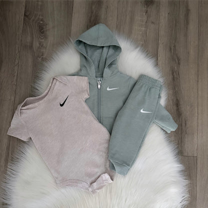 Nike Boys Tracksuit Set - 6M