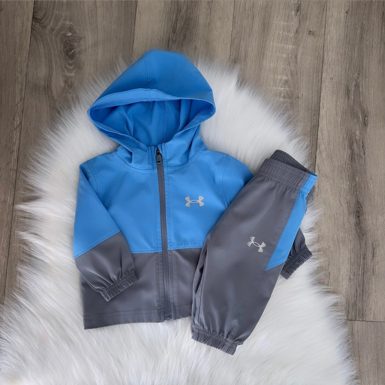Under Armour Boys Tracksuit - 0/3 months