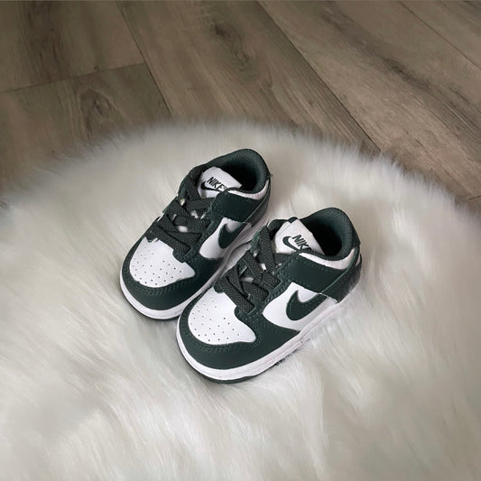 Nike Dunks “Vintage Green” Boys Trainers - 3.5