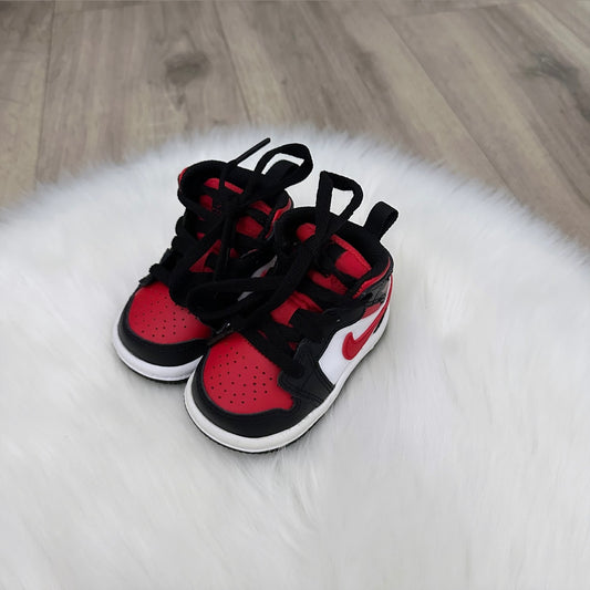 Jordan 1 ‘Black Fire Red’ Boys Trainers - 2.5 UK