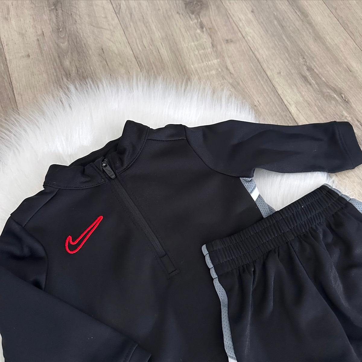 Nike Boys Set - 0/3 months
