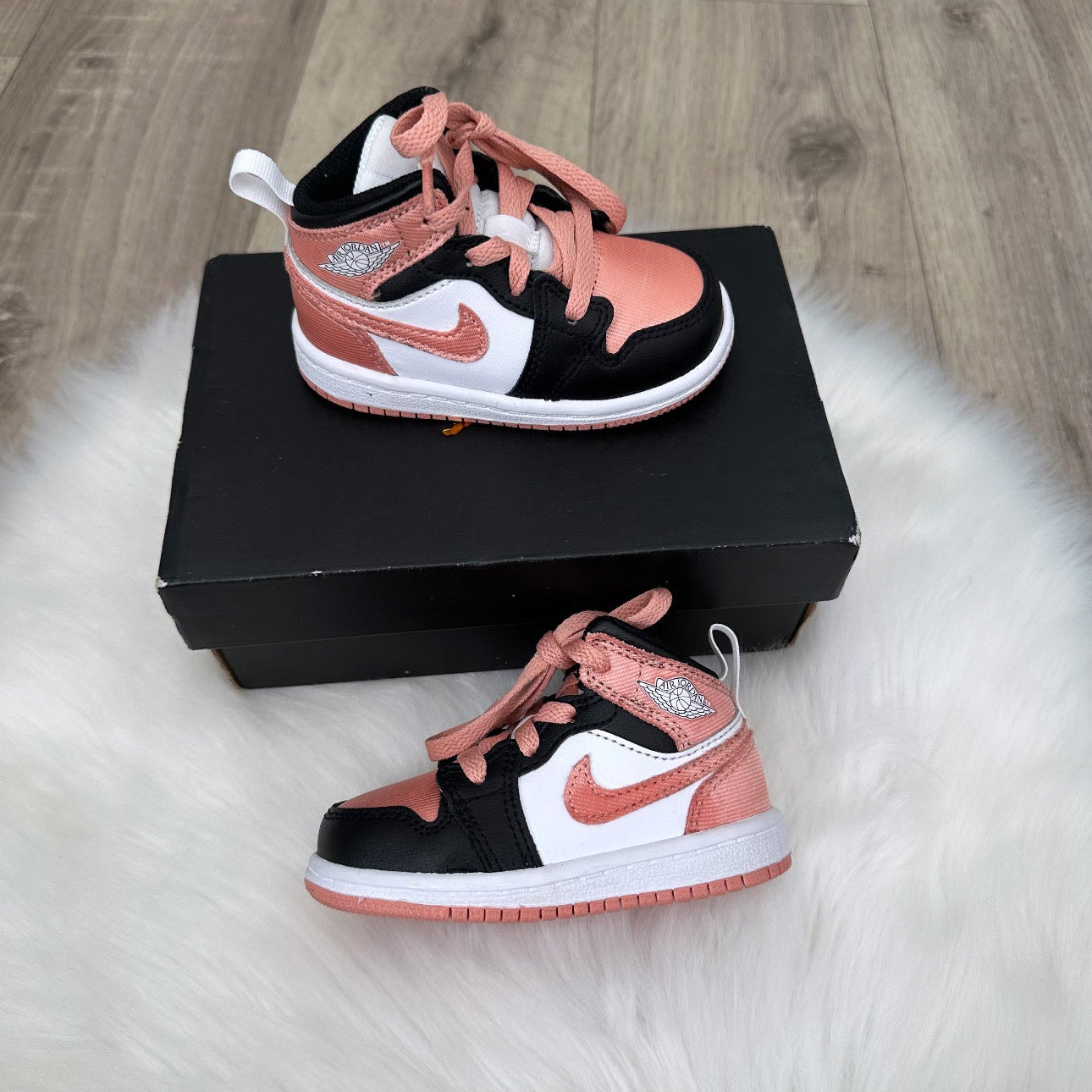 Jordan 1 ‘Madder Root’ Girls Trainers - 4.5 UK