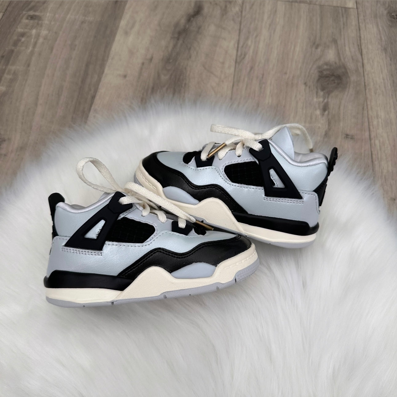 Jordan 4 ‘Platinum Gold’ Boys Trainers - 8.5 UK