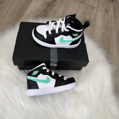 Jordan 1 ‘Green Glow’ Boys Trainers - 4.5 UK