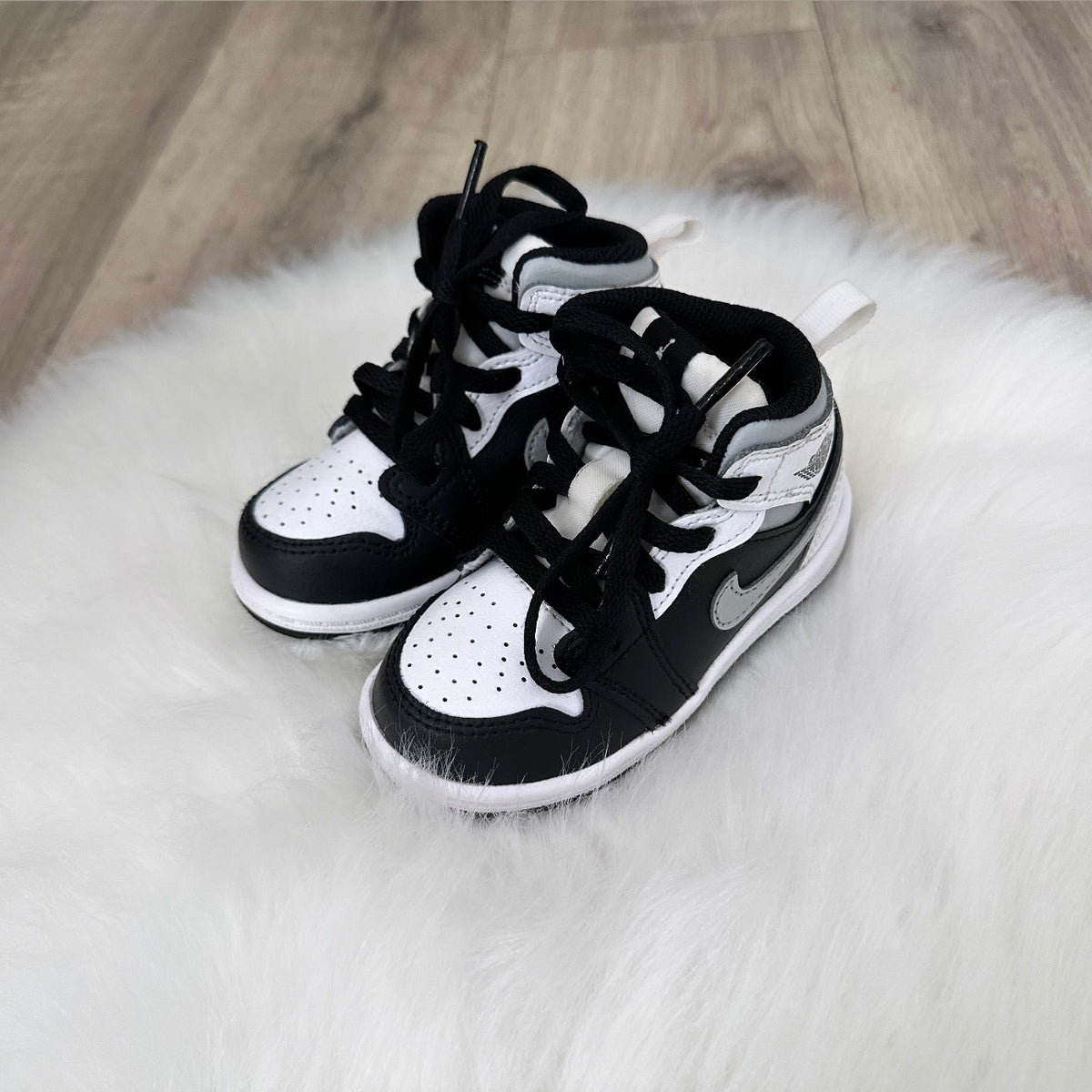 Jordan 1 ‘White Shadow’ Boys Trainers - 5.5 Uk