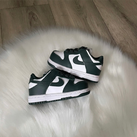 Nike Dunks “Vintage Green” Boys Trainers - 3.5