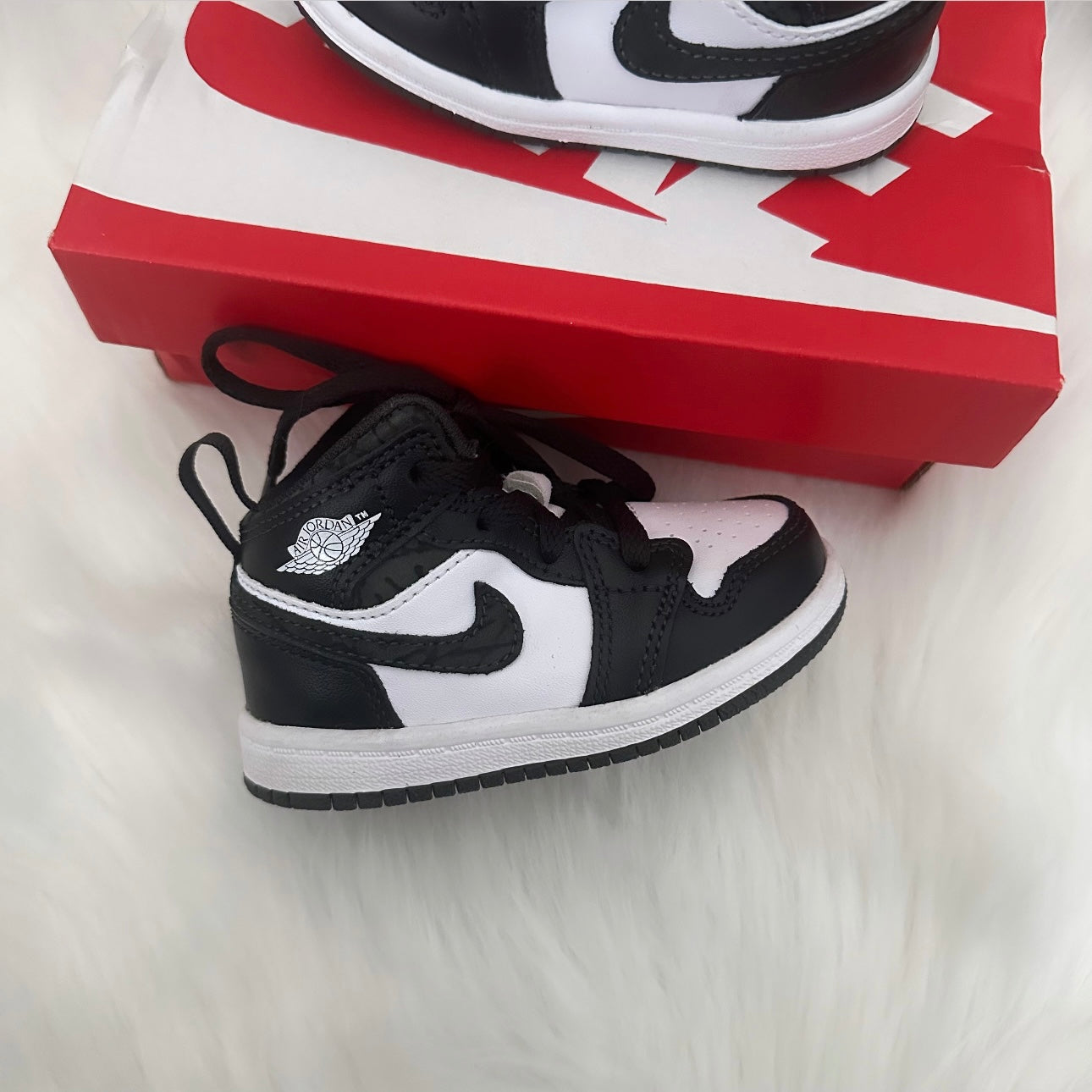 Jordan 1 “Panda Elephant” Boys Trainers - 4.5