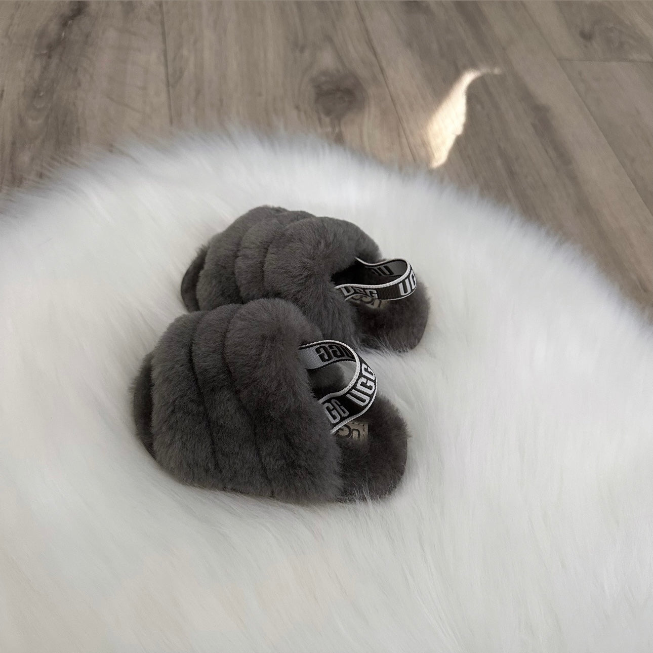 UGG Girls Slider Slippers - 4 Infant
