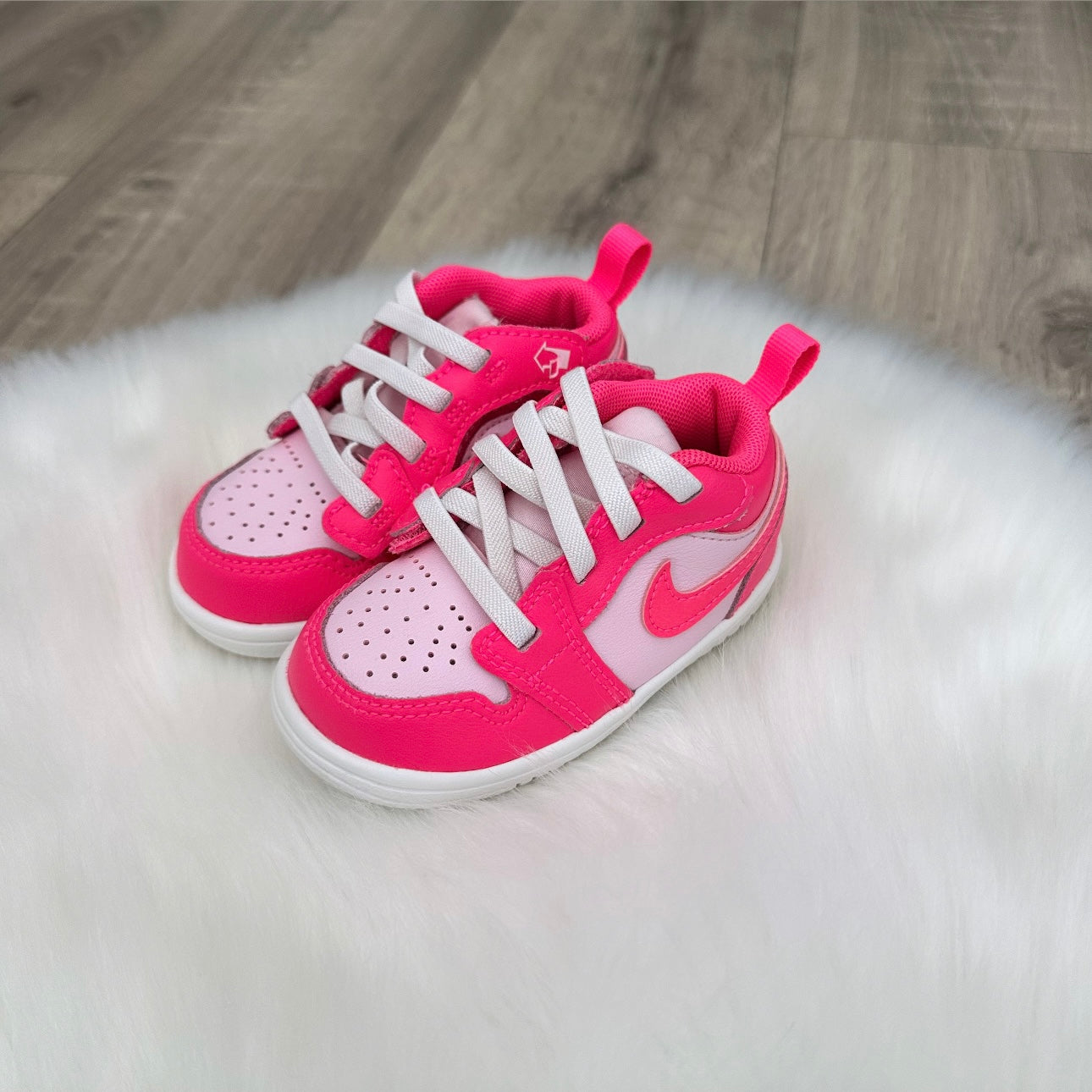 Jordan 1 ‘Hyper Pink’ Limited edition trainers - 4.5