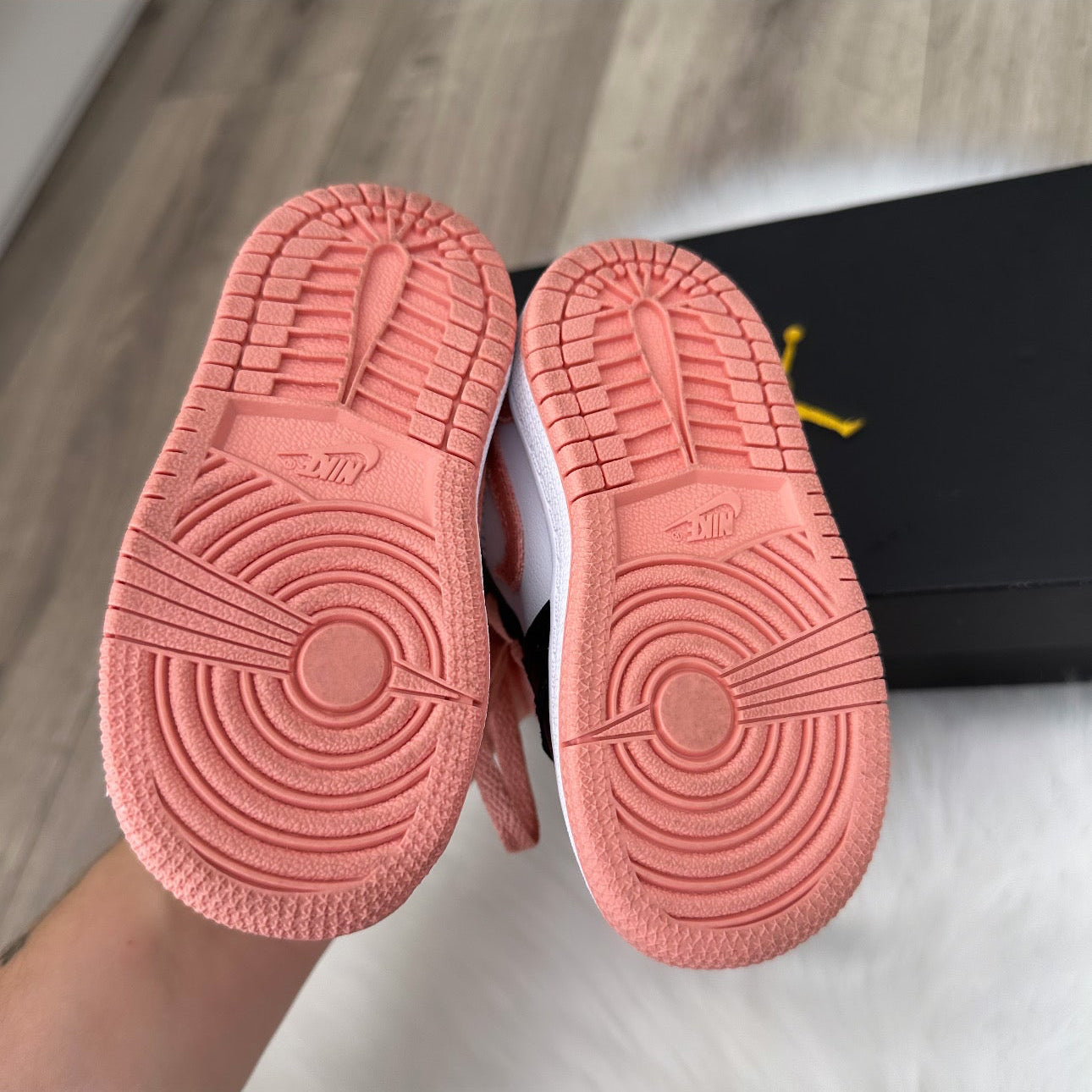 Jordan 1 ‘Madder Root’ Girls Trainers - 4.5 UK