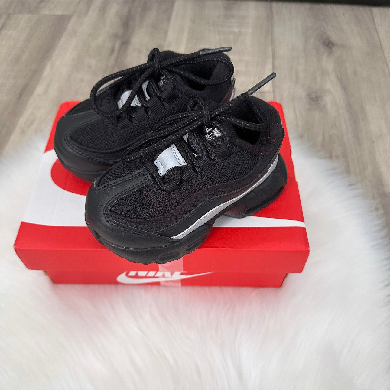 Nike Air Max 95 Boys Trainers - 5.5 UK