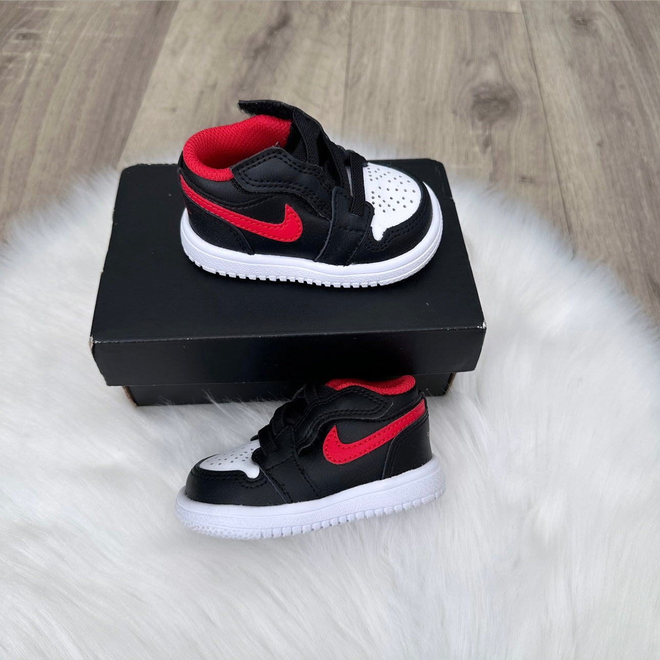 Jordan 1 ‘Black / Fire Red’ Boys Trainers - 2.5 UK