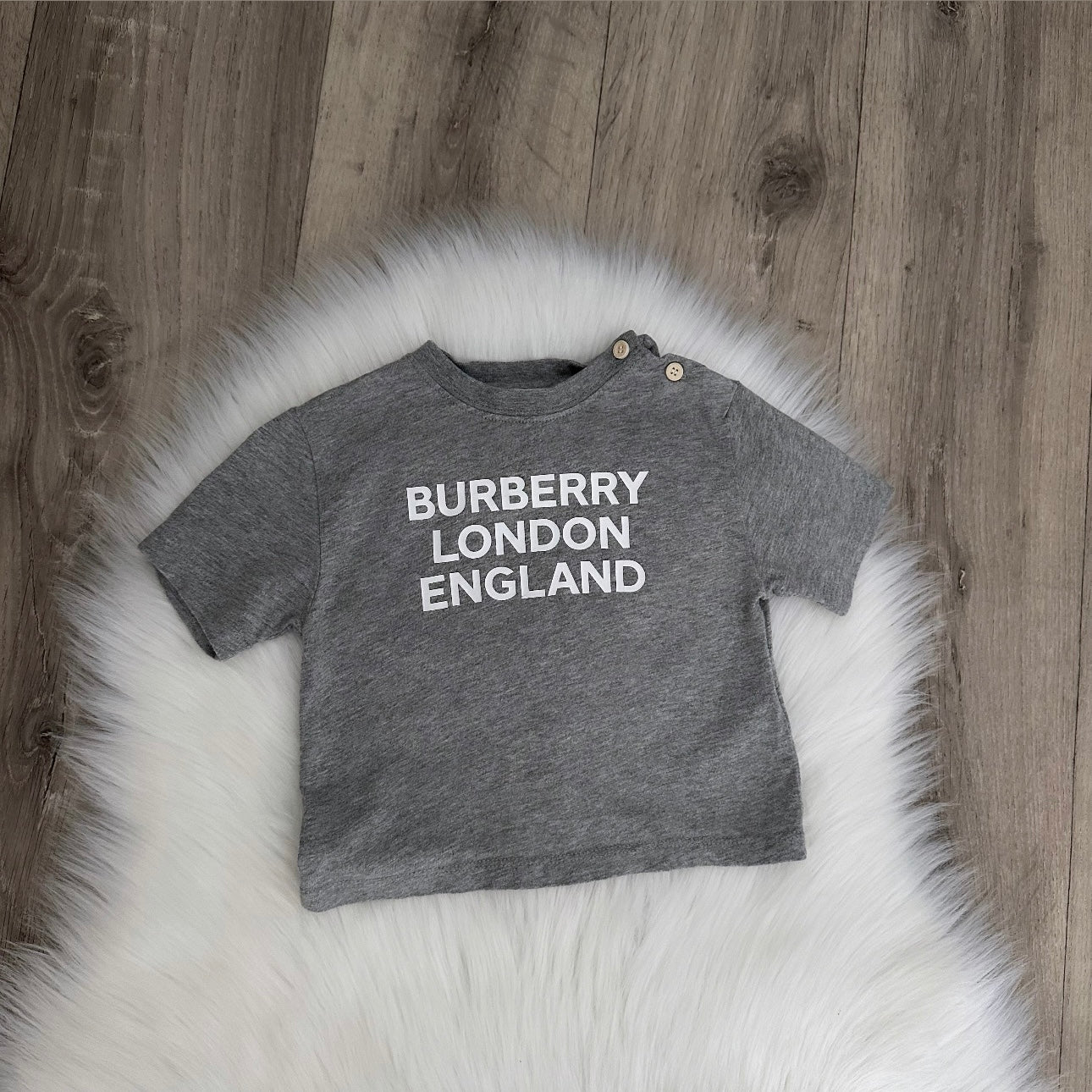 Burberry Unisex T shirt - 6M