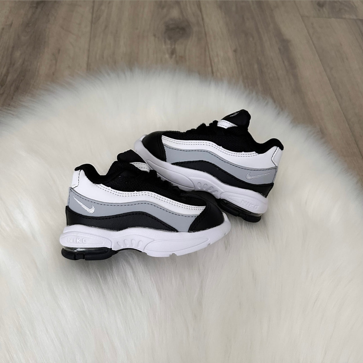 Nike Air Max Boys Trainers - 3.5 UK