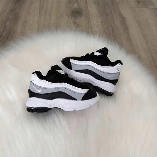 Nike Air Max Boys Trainers - 3.5 UK
