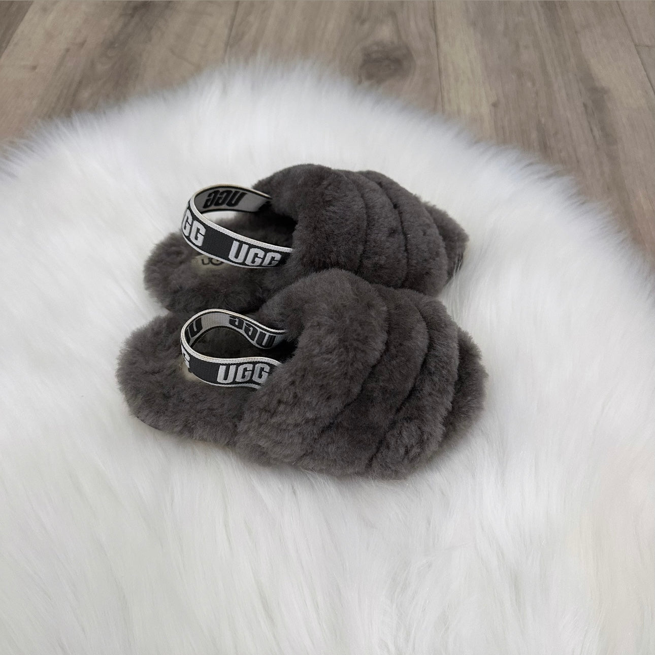 UGG Girls Slipper Sliders - 8 UK