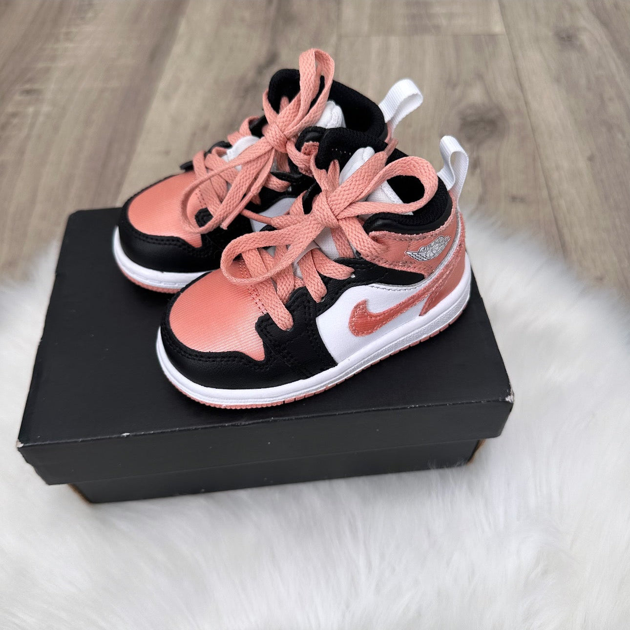 Jordan 1 ‘Madder Root’ Girls Trainers - 4.5 UK