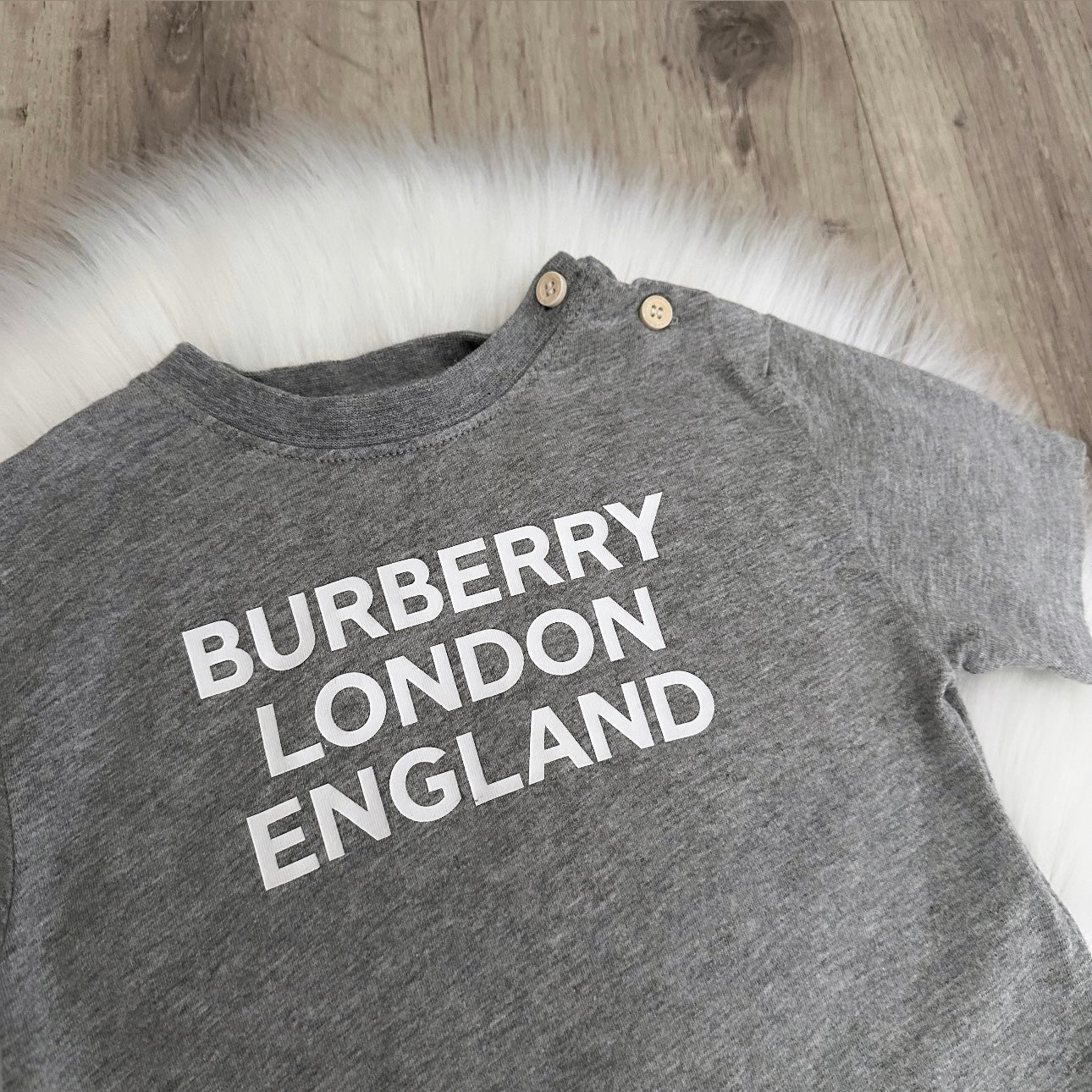 Burberry Unisex T shirt - 6M