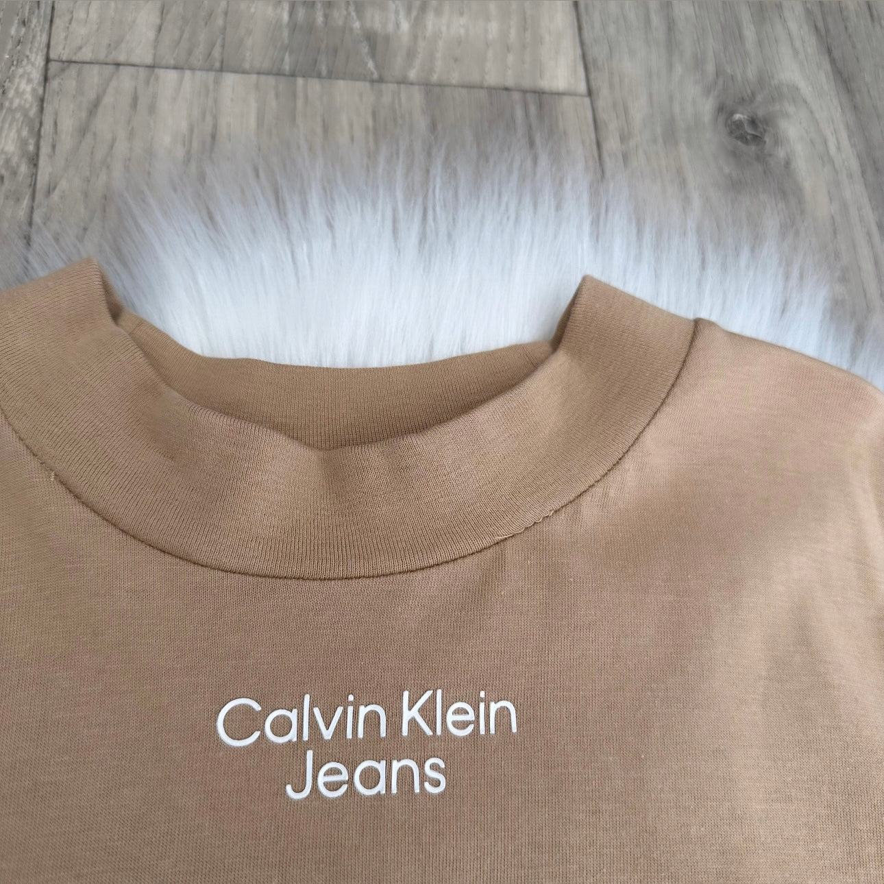 Calvin Klein Unisex T shirt - Age 10