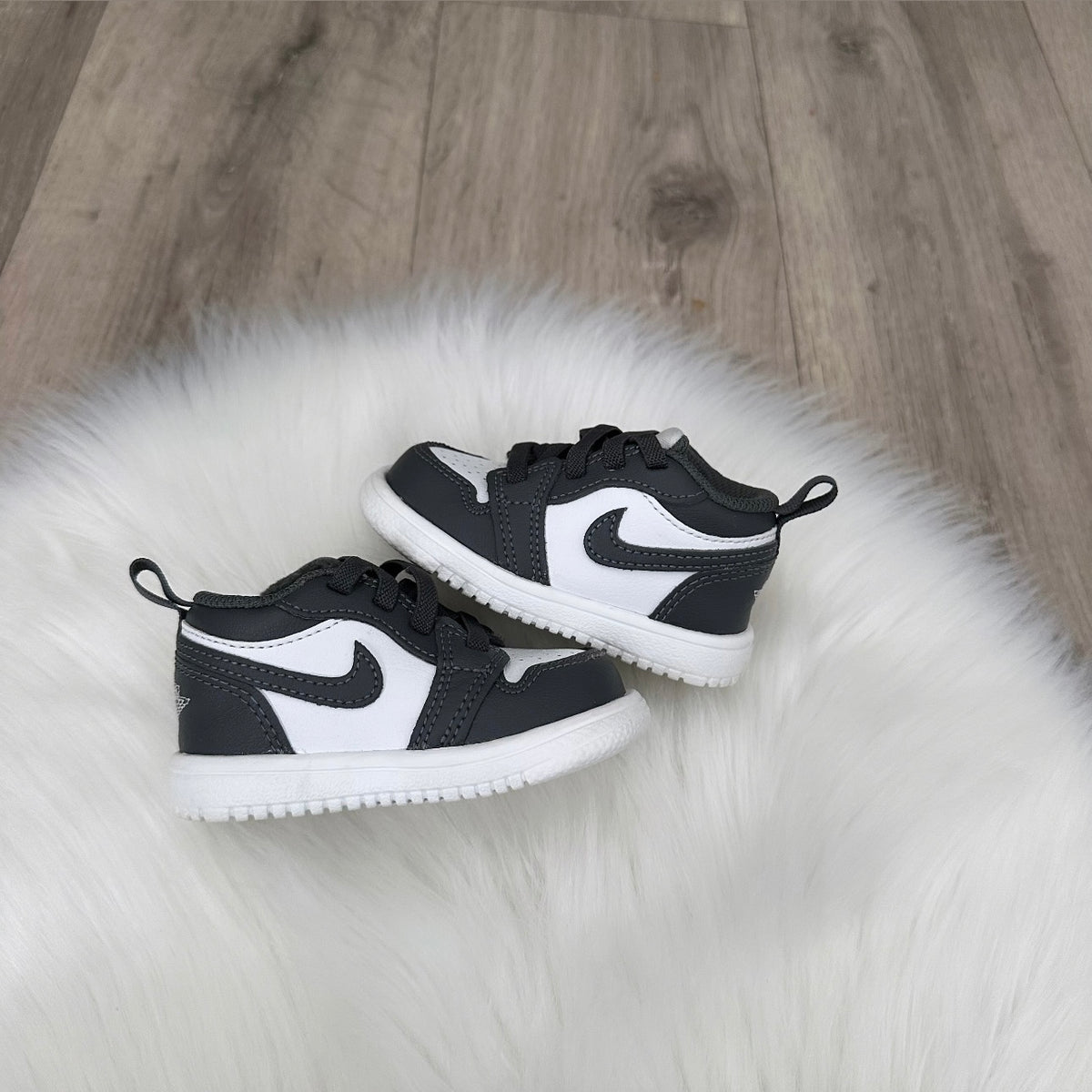 Jordan 1 ‘Iron Grey’ Boys Trainers - 3.5 UK